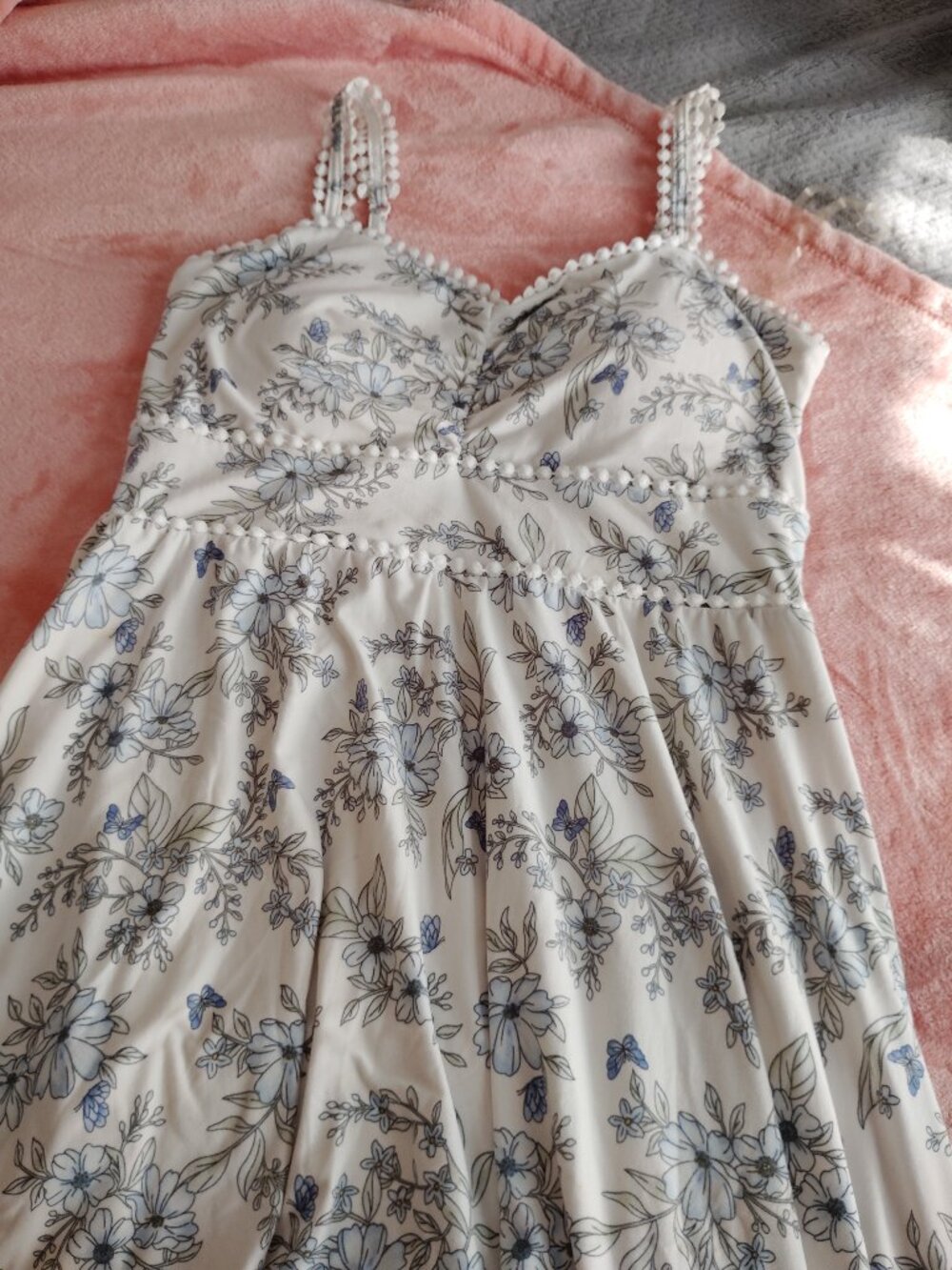 No Boundaries dress sz L 11/13Juniors floral blue gray white